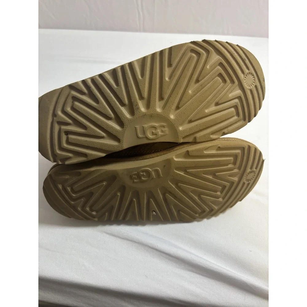 UGG Neumel Men's Chukka Boot‎ Size 6